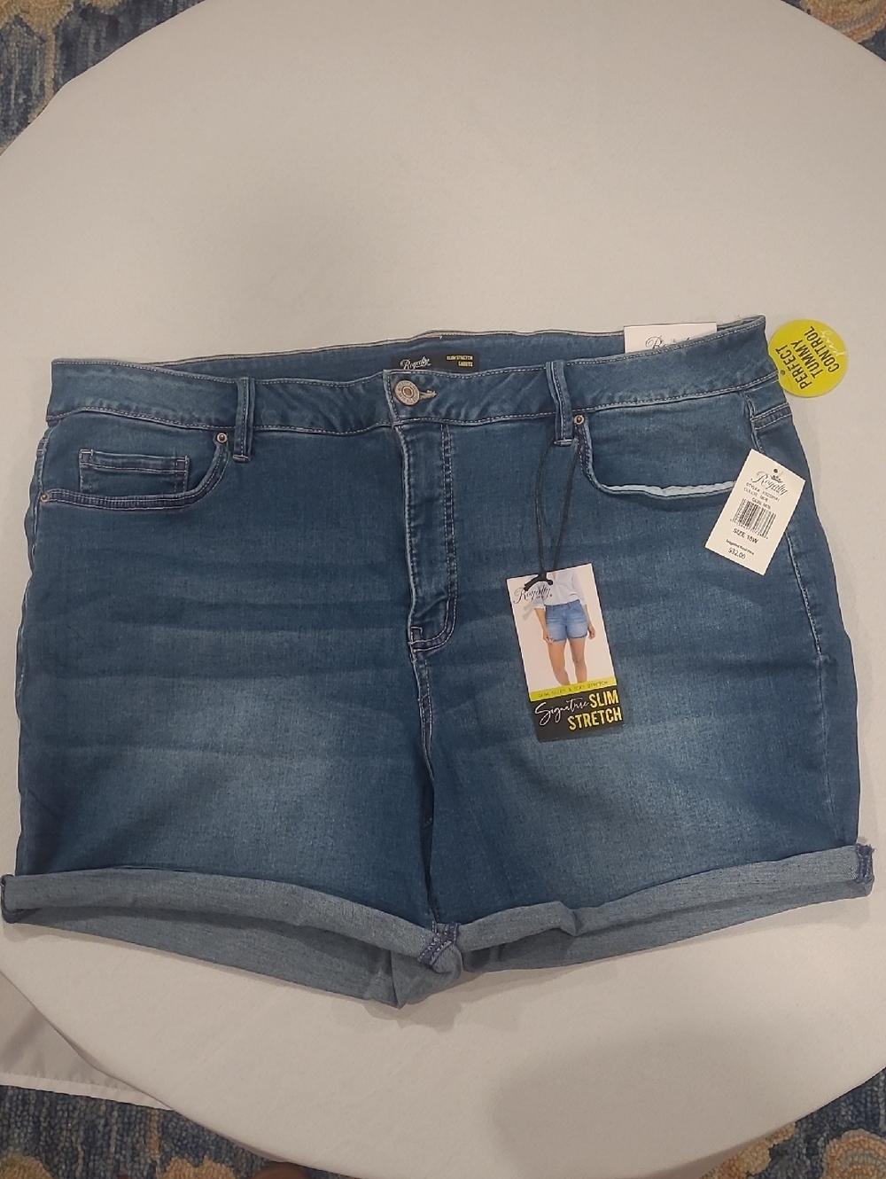 ROYALTY FOR ME Signature Slim Stretch Denim Shorts 18W. NWT!!